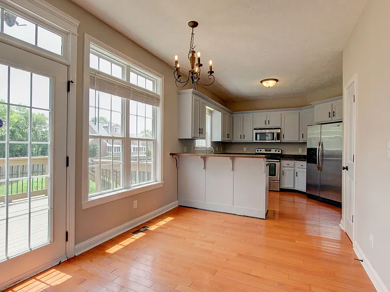 716 Cavalier Dr — Photo 39