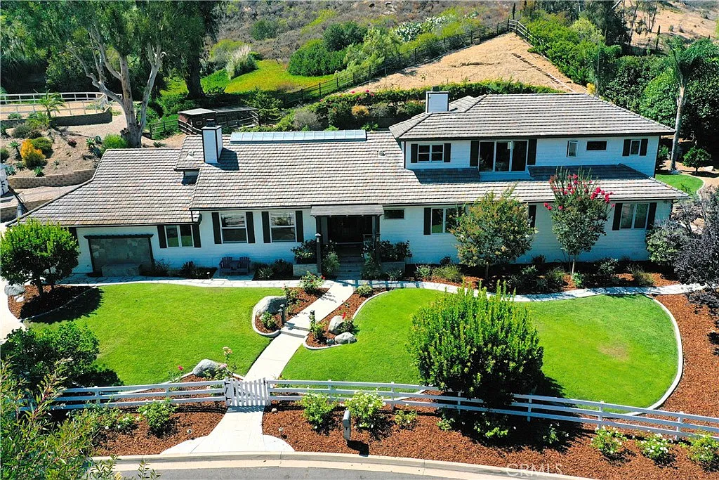 4 bed, 5.0 bath, 4310 sqft, $18,500 — Photo 4