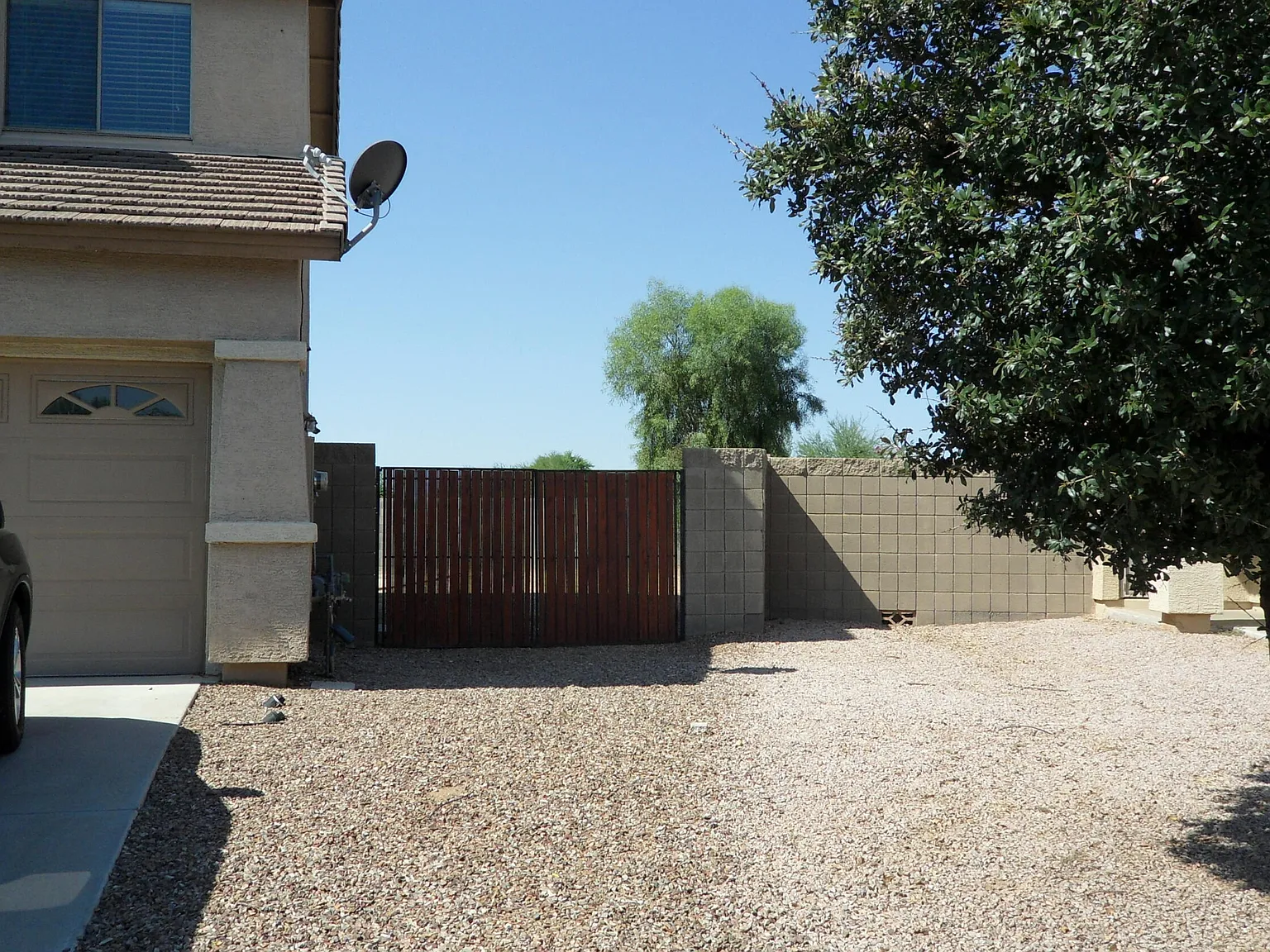 4 bed, 2.5 bath, 2114 sqft, $2,100 — Photo 2