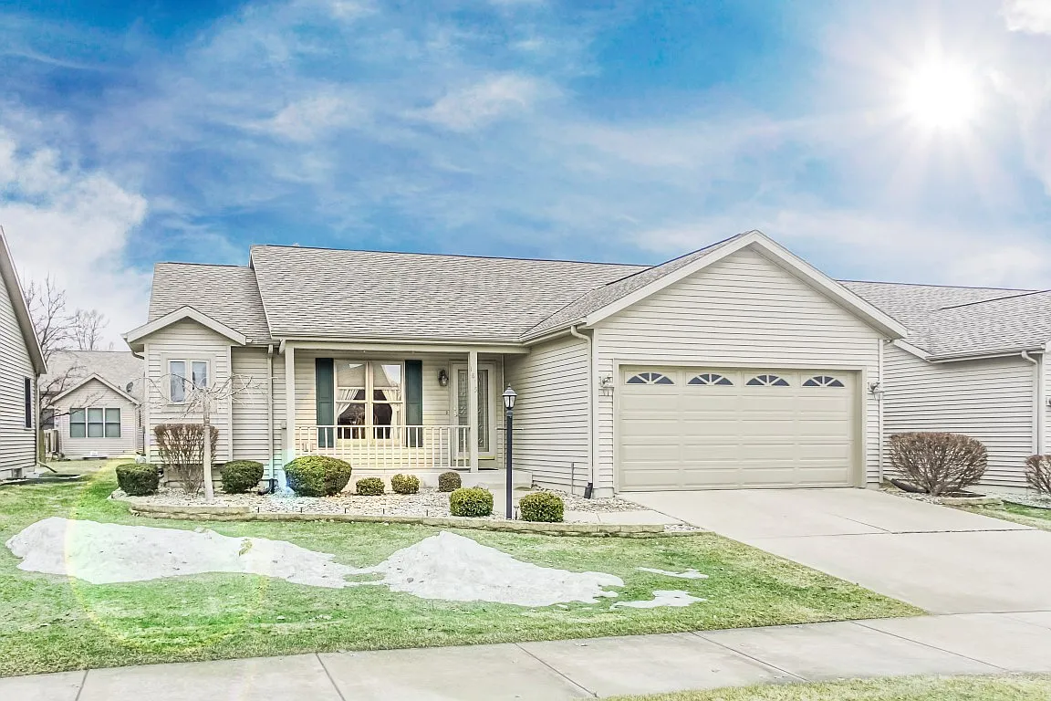1815 Tea Rose Ln photo 1