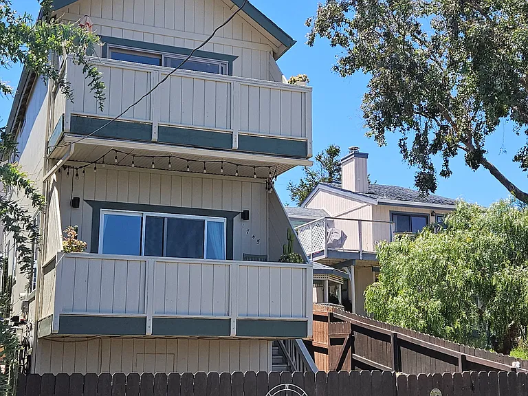 1745 Arliss Dr — Photo 1