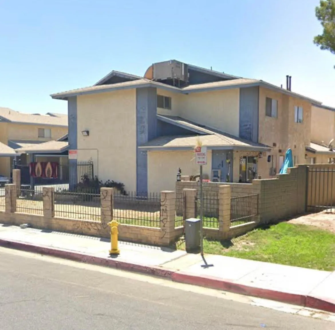 2 bed, 2.5 bath, 836 sqft, $1,695 — Photo 3