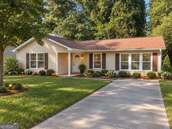 6103 Chaseland Dr, Rex, GA 30273