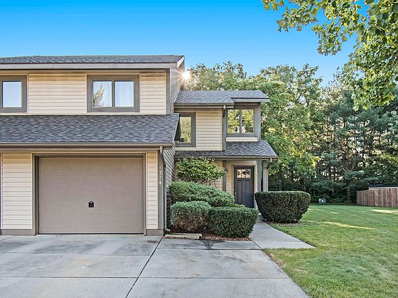 2nd image of 1714 College Manor Dr