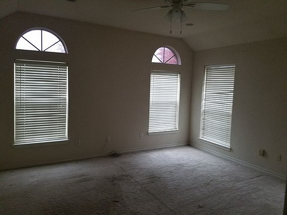 3rd image of 300 Peachtree Ln