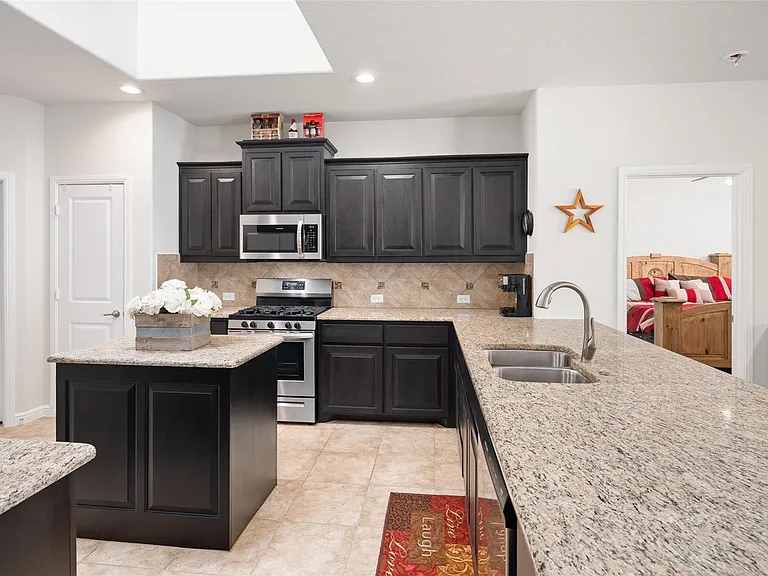 1309 Canary Ln — Photo 6