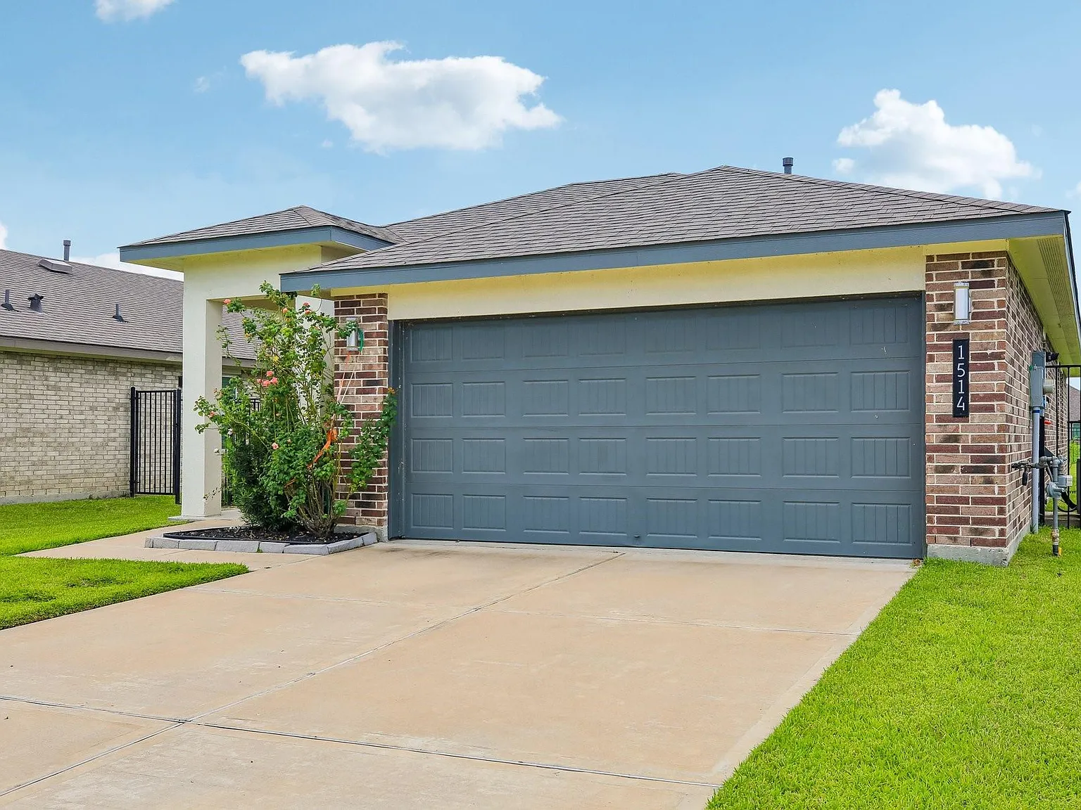 3 bed, 2.0 bath, 1434 sqft, $1,950 — Photo 2