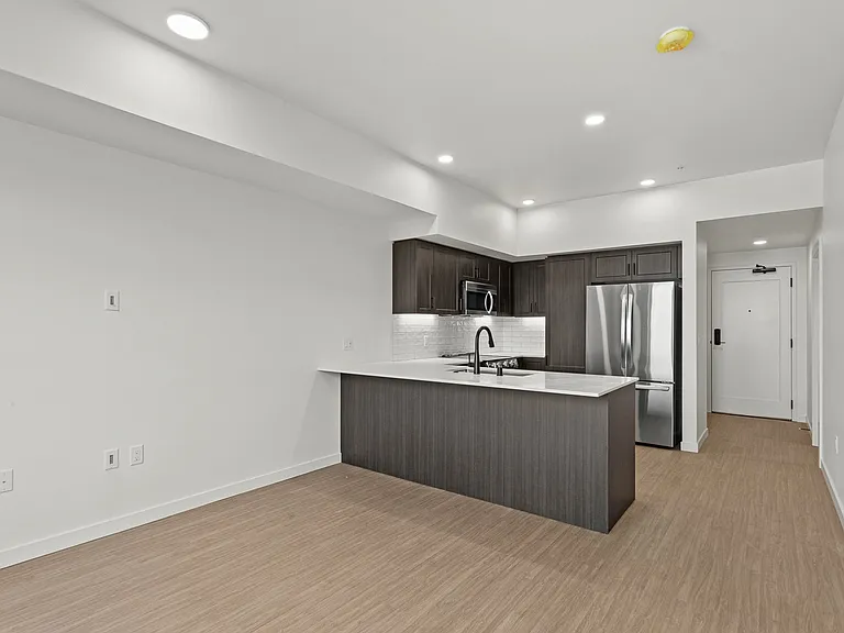 440 West — Photo 15