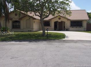 15540 Winkfield Cir, Davie, FL 33331