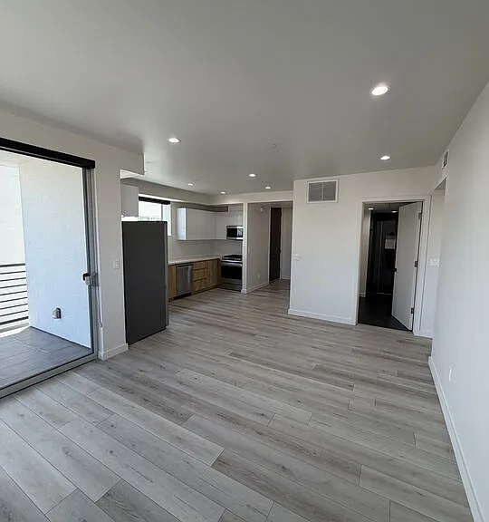124 S Croft Ave #303 — Photo 11