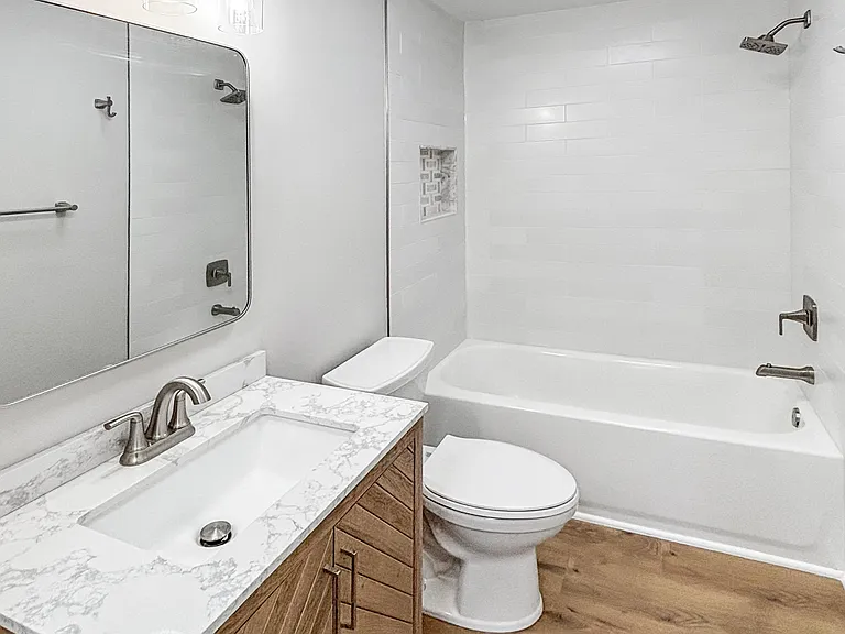 3102 Victoria Ave — Photo 3