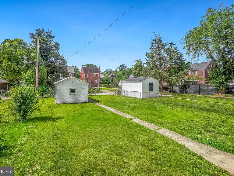 2615 Otis St NE — Photo 42