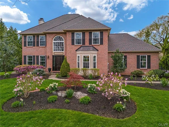 2423 Dubonnet Dr, Macungie, PA 18062