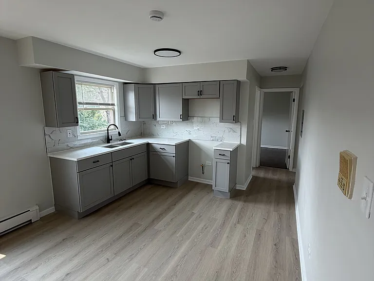 7810 S Escanaba Ave #1 — Photo 2