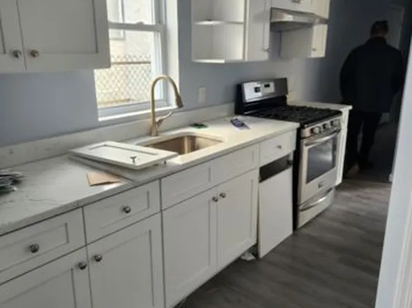 (undisclosed Address), Far Rockaway, NY 11691