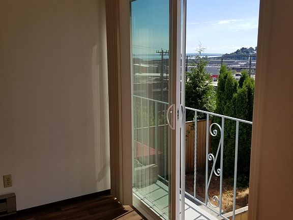 5th image of 2515 14th Ave W APT 27