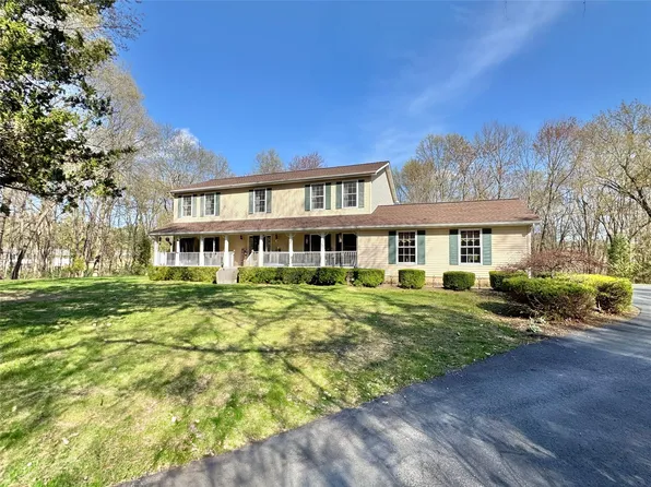 319 Garrison Woods Lane, Wallkill, NY 12589