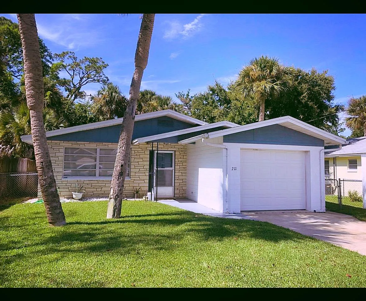 211 Fox Pl — Photo 1