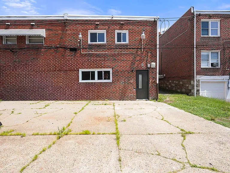 1630 Benson St #1 — Photo 17