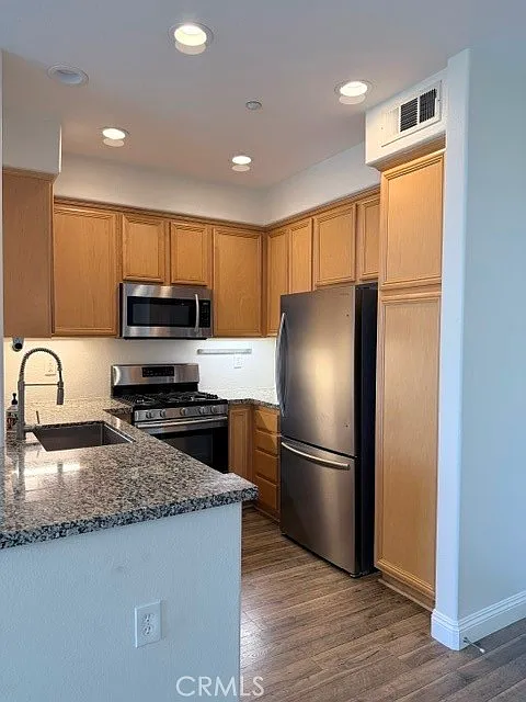 3 bed, 2.5 bath, 1200 sqft, $3,685 — Photo 3