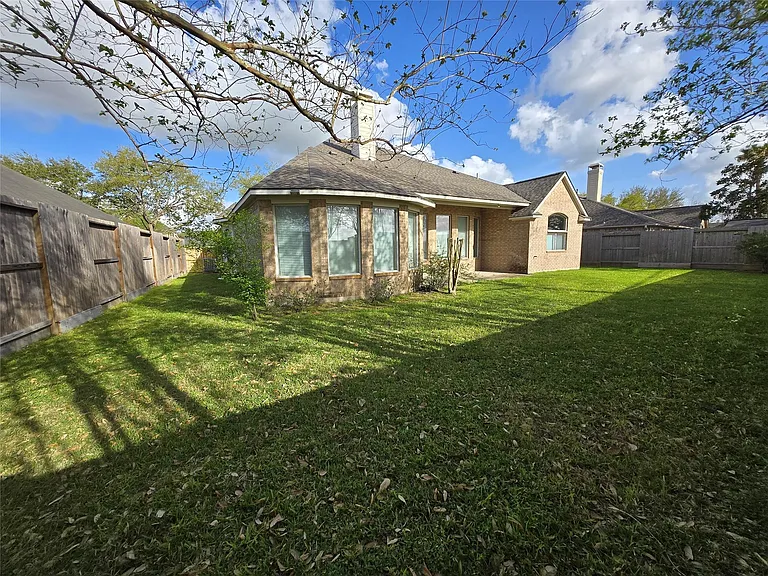 3218 Waters Edge Dr — Photo 49