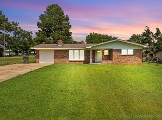 1201 SE 11th St, Wagoner, OK 74467
