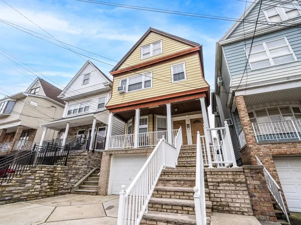 132 W 29th St, Bayonne, NJ 07002