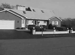 5 Stonecrest Dr, Saugus, MA 01906