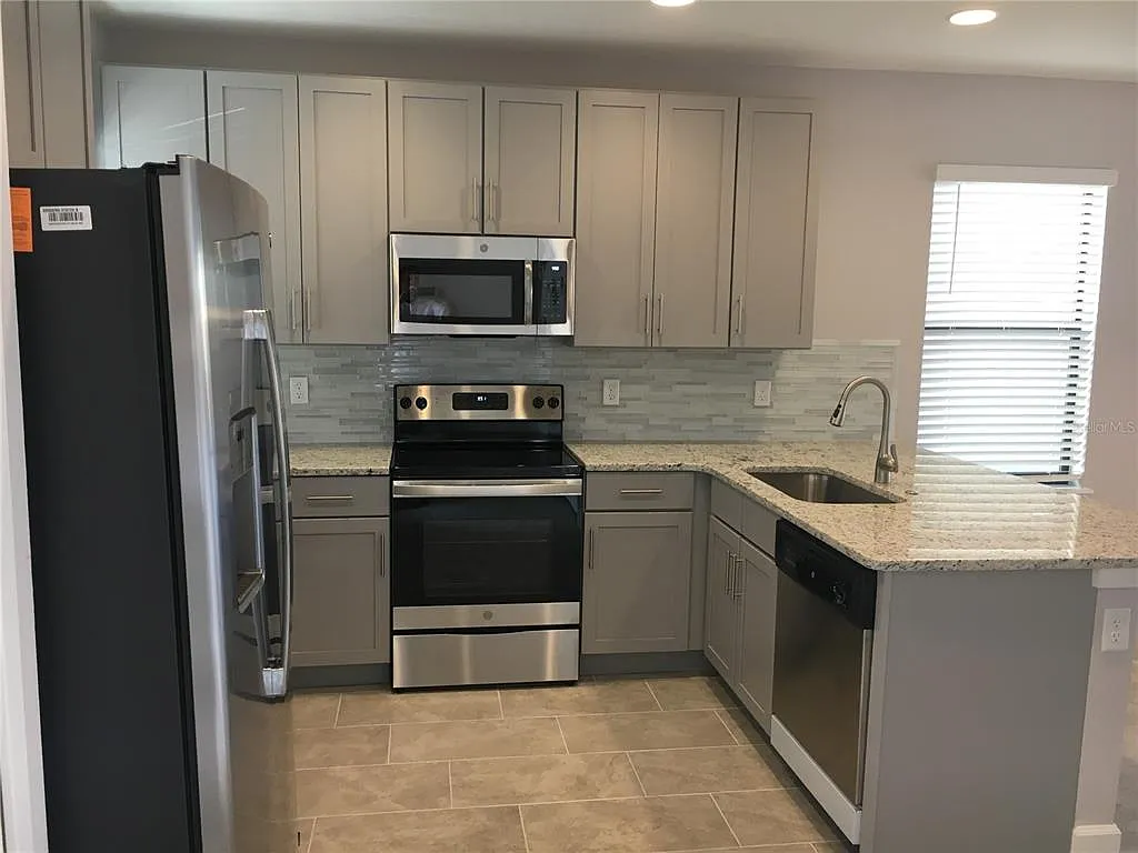 3 bed, 2.5 bath, 1379 sqft, $1,999 — Photo 4