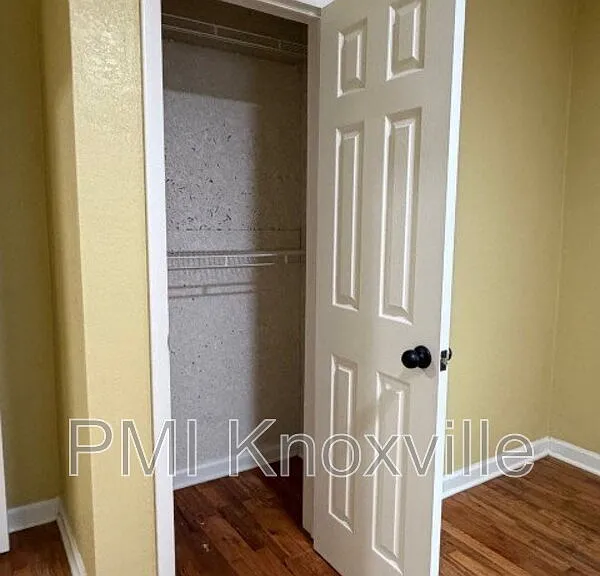 2340 Boxwood Ln — Photo 17