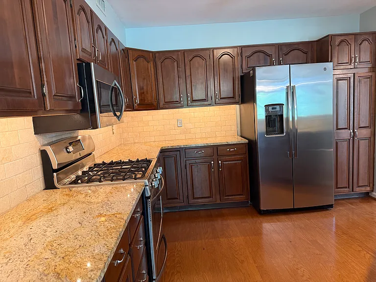 205 E Village Ln — Photo 4