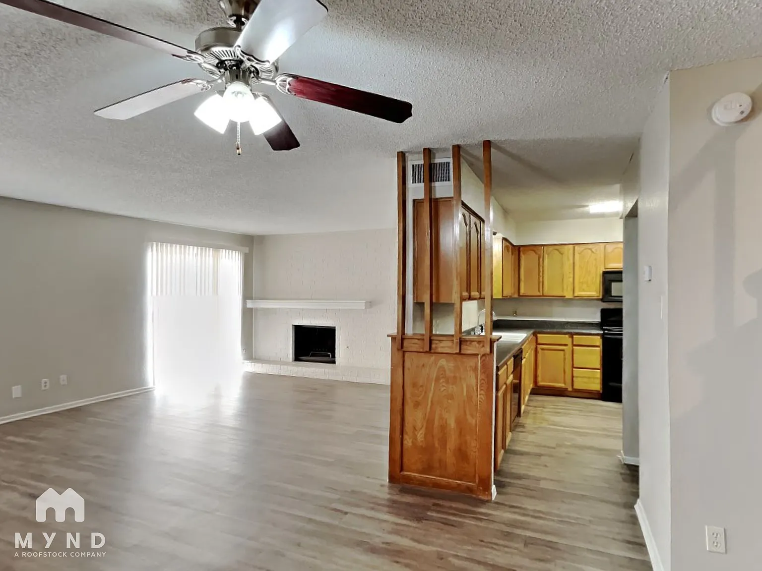 3 bed, 2.5 bath, 1818 sqft, $1,499 — Photo 3