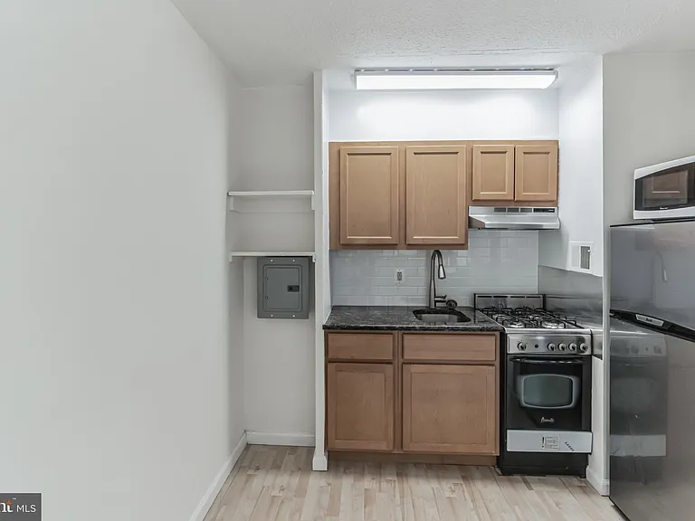 2101 Chestnut St #1102 — Photo 9