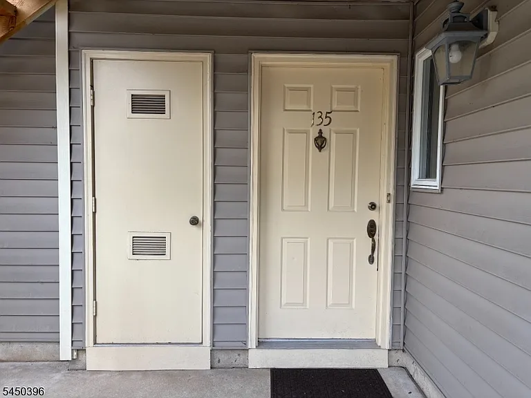 135 Westchester Ter — Photo 2