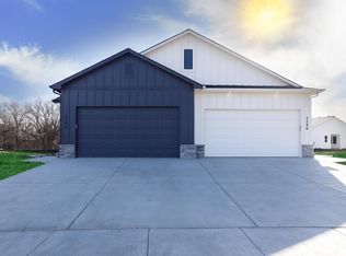 5298 N Pinecrest Cir, Wichita, KS 67220