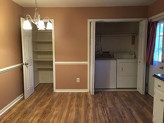 Kitchen pantry, W/D