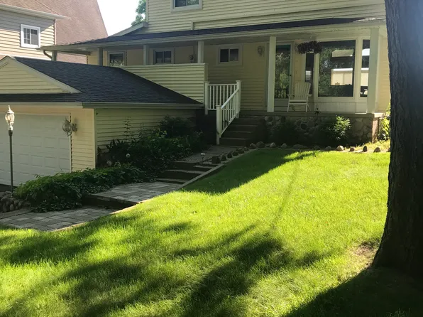 1103 Lakeshore Dr, Columbiaville, MI 48421