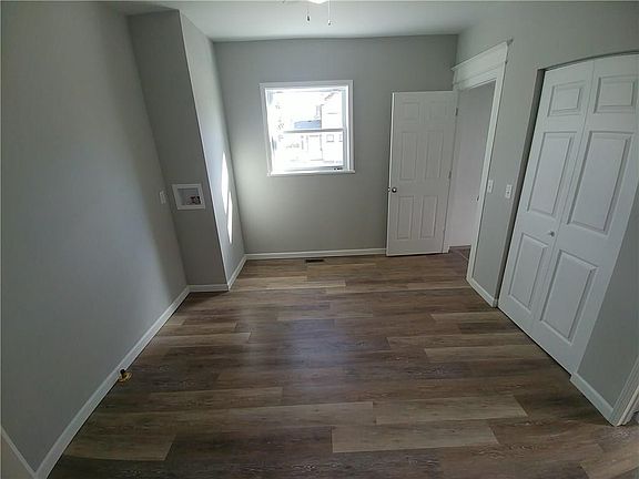 Large mud/laundry room