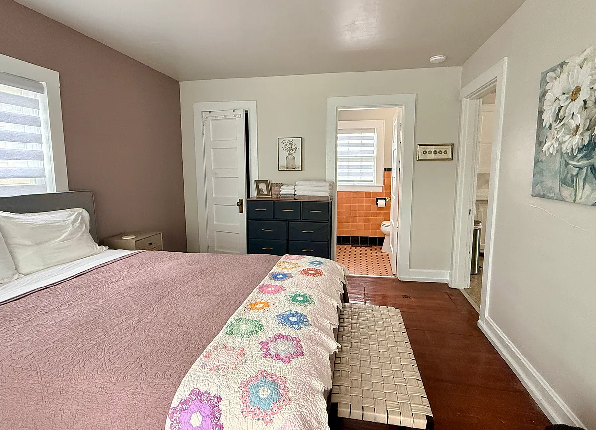 Comfy Queen bed on adjustable base - 1101 W 11th St