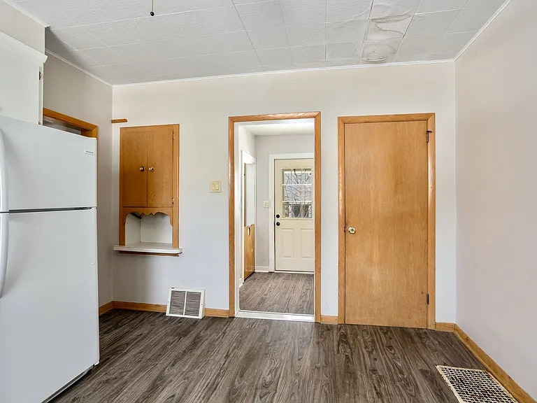 120 W 5th St — Photo 13