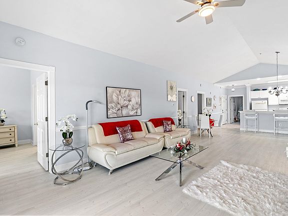 5th image of 4811 Magnolia Lake Dr. #62-401