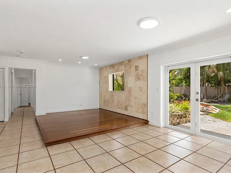 9030 SW 184th Ter — Photo 11