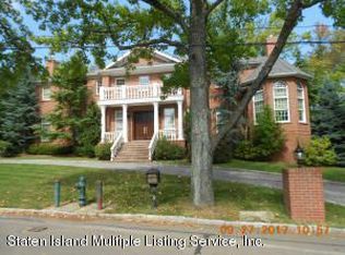 32 Circle Rd, Staten Island, NY 10304