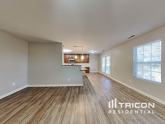 3rd image of 4016 Catawba Creek Dr
