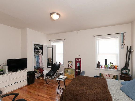 4th image of 637 N 32nd St #3