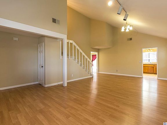3rd image of 3009 Pinewood Ln