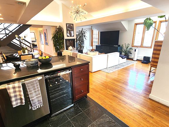 3rd image of 254 W 18th St APT 6