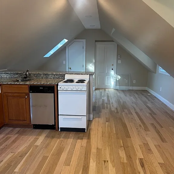 35 State St #4 — Photo 3