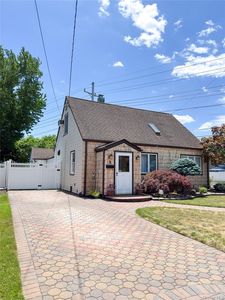 2 Irvington Street, Valley Stream, NY, 11581