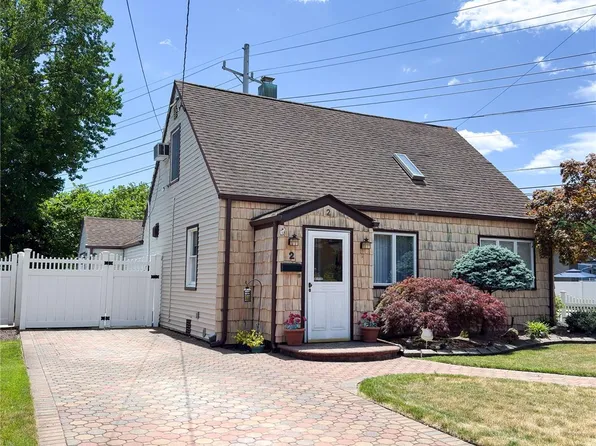 2 Irvington Street, Valley Stream, NY 11581